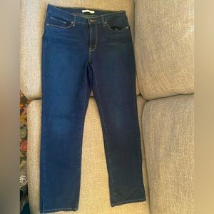EUC Levi’s Classic Straight Jeans